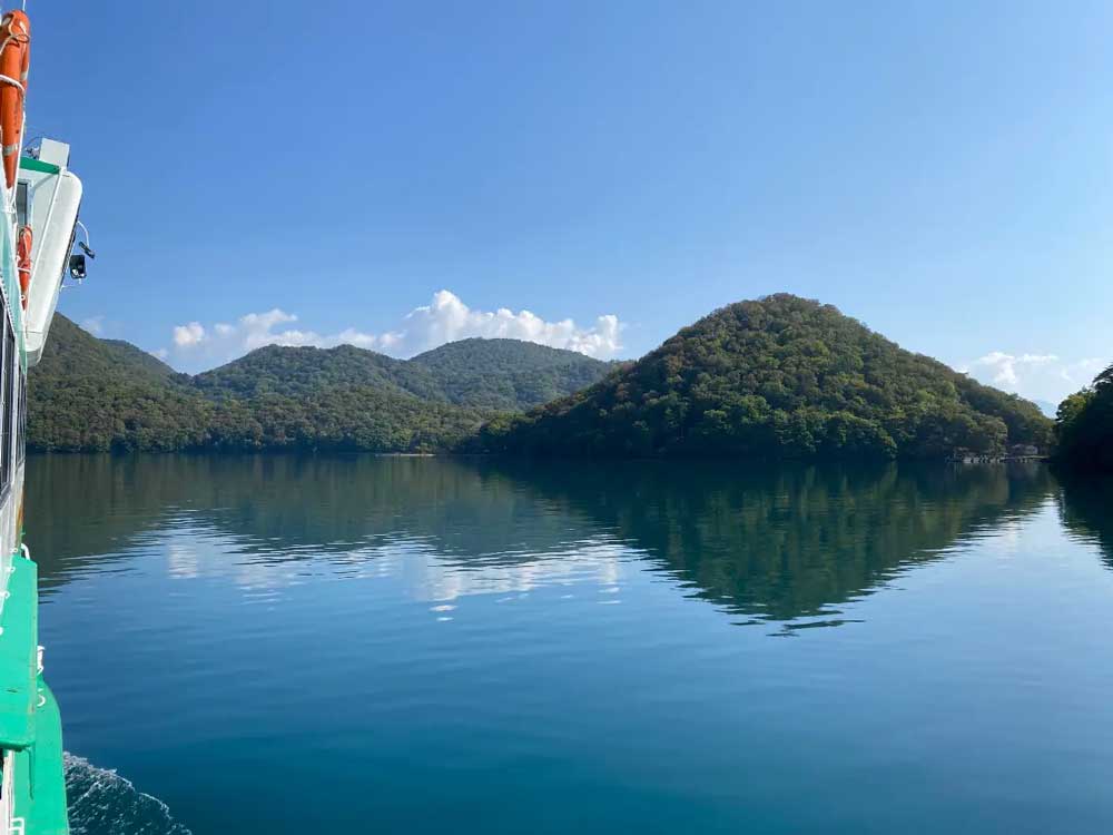 遊覧船から洞爺湖中島